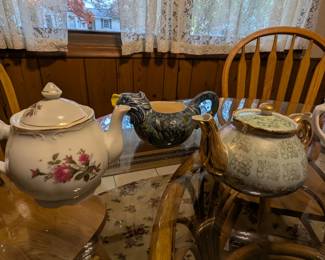 Vintage style teapots