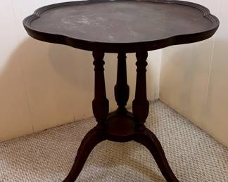 Round Scalloped ThreeLegged Table