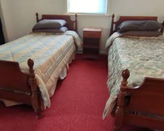 Pair of Cherrywood Twin Beds with Bed Linens and Comforters