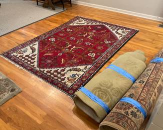 Red and cream small area rug 5’ x 7’