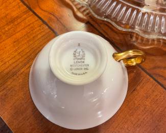 Lenox gold rimmed teacups 