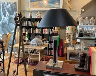 Adjustable height, chrome/silver and black lamp