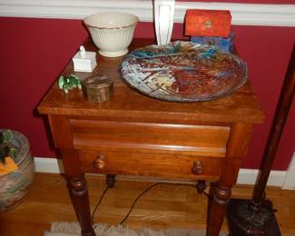 ANTIQUE SINGLE DRAWER TABLE