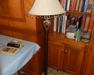 FLOOR LAMP