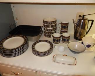 MIKASA ARABELLA DINNERWARE