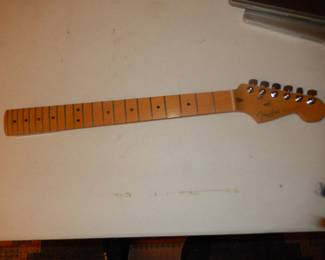 VINTAGE 2000 FENDER STRATOCASTER AMERICAN STANDARD MAPLE NECK