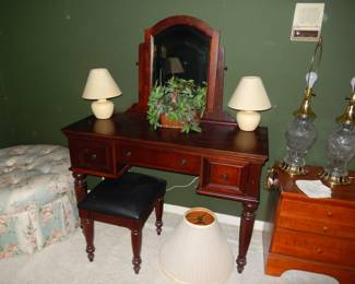 MAHOGANY DRESSING TABLE AND CHAIR, WATERFORD LAMPS