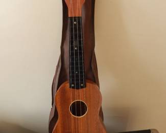 VINTAGE SOPRANO UKULELE