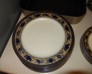 MIKASA ARABELLA DINNERWARE