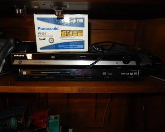 DVD PLAYER AND VHS PLAYER