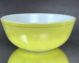 Vintage large Pyrex mixing bowl