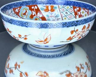 Antique Chinese Imari porcelain bowl