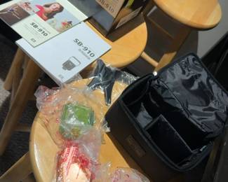 Nikon SB-910 Speedlight Flash Box (no flash included) with manual, padded case and modifiers