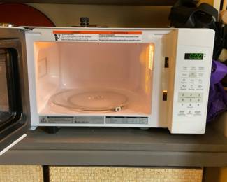 Comfee Microwave Oven (11.5” x 10” x 17”)