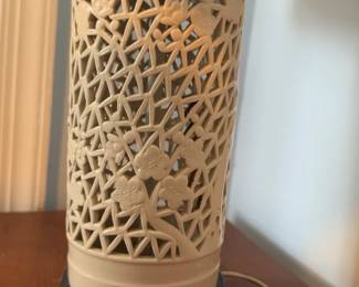 Chinese Porcelain Table Lamp With a Lattice-style Base and a Gold Butterfly Finial