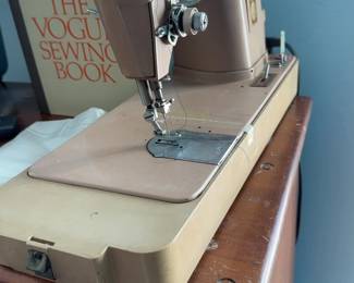 Vintage Singer Model 404 straight-stitch sewing machine - works great