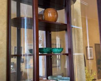 Cherry Wood Curio Cabinet (25 x 20,5 x 6”)