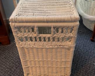 Wicker Laundry Hamper (20 x 18 x 13”)