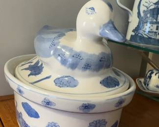 Duck-Shaped Ceramic Covered Dish
