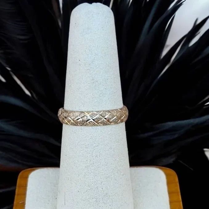 Diamond Cut 10kt Gold Wedding Band Tested  .77 Grams