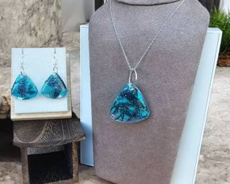 Blue Geometric Embedded Feather Necklace Earrings