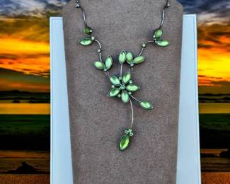 Chandelier Green Flower With Leaves Necklace