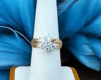 Luxurious 10kt Yellow Gold Flower Ring With CZ Tested 3.18 Grams