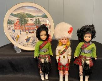 1950s 1960s Scottish Souvenir Dolls And Grandma Moses Christmas Plate