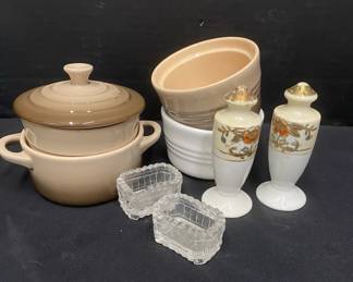 Le Creuset Stoneware Mini Round Cocottes With Lid Salt Cellars Vintage Floral Shakers