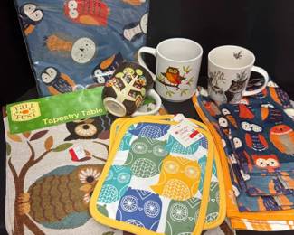 Owl Decor Featuring Mug Pot Holder And Table Linens