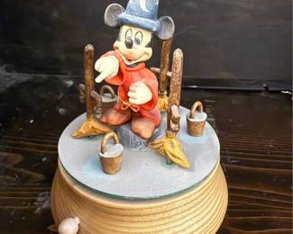 1990s & Early 2000s Private Collector Disney Collection. Walt Disney Classic Collection, Tiny Kingdom, Large Pin collection, Olszewski collections,