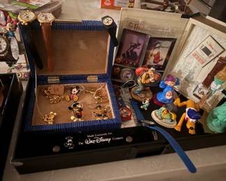 Vintage Disney Broaches, Winnie The Pooh, peter Pan, Snow White & the seven dwarfs, minnie mouse, Lady and the tramp, western mickey, 