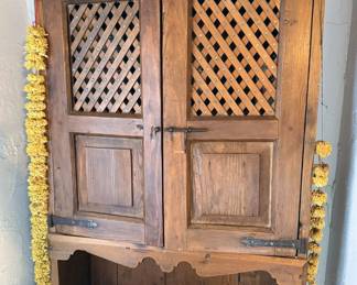 Wooden hutch/cabinet with lattice doors