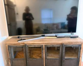 Samsung 64" TV + entertainment console