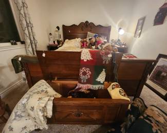 ANTIQUE BEDROOM SET