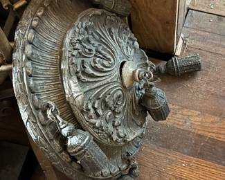 There are a pair of these light fixtures- bulbs go in the tassels