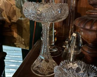 Many cut crystal pieces