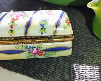 Limoges Peint Main Floral Design Small French Box Signature 
5