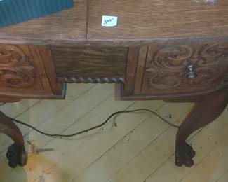 Look at those gorgeous feet