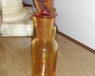 Antique Civil War Medical Surgical Chloroform Anaesthesia Glass Drip Drop Bottle
The stopper was designed with two small groves (one short and one long). Just slowly turn the stopper and align the groves with the pouring lip to "drip-drop"
