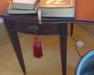 antique Pembroke table drop-leaf table