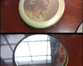 Beautiful vintage mirror Jesus mirror- Jesus on one side mirror on the other
Perfect for purse
