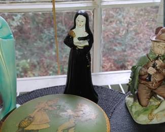 Praying Madona Mary Figurine
Nun
Pucci Figurine ARNART CREATION