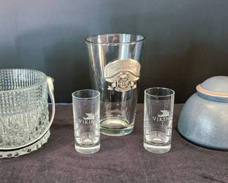 Bar Miscellaneous 1 Glass, 2 Shotglasses, 2 Containers