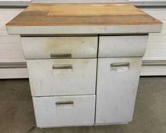 Sturdy Workbench with Storage