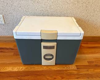 Rubbermaid ThermoElectric Travel Cooler