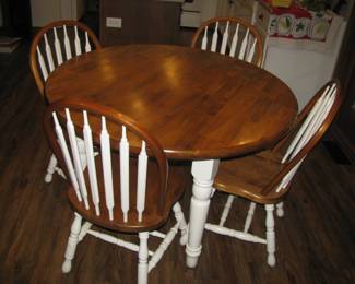 Kitchen table/chairs