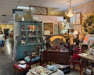 so much to see and browse at Red Queen's Attic