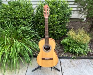 Strunel 3/4 classical acoustic guitar- beautiful sound
