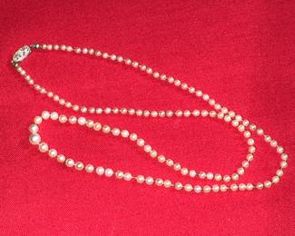 Vintage graduated pearl necklace